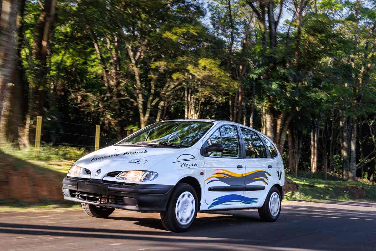 Dirigimos a Renault Scenic mais antiga do Brasil, um protótipo de