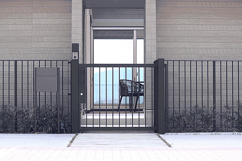 ◇アイアン製引戸門扉・アルミ製スライド式ドアのオーダーメイド製作