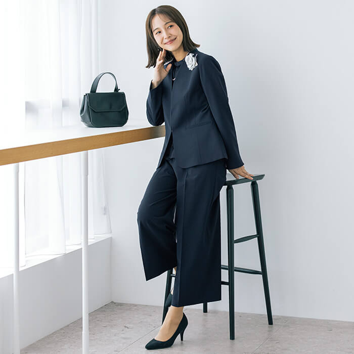 洗える｜大人の頼れるパンツスーツ 11号・ネイビー｜東京ソワール
