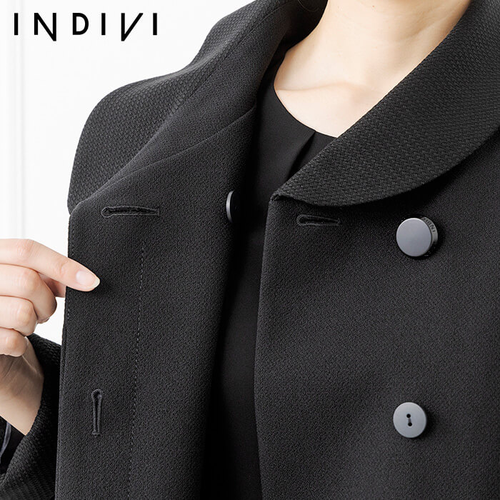 シャープな切り替えのライナーつきコート S・ブラック｜東京ソワール