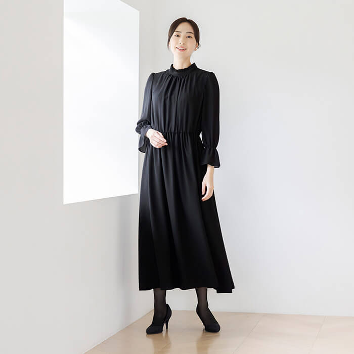 ギャザーワンピースのアンサンブル 9号・ブラック｜東京ソワール