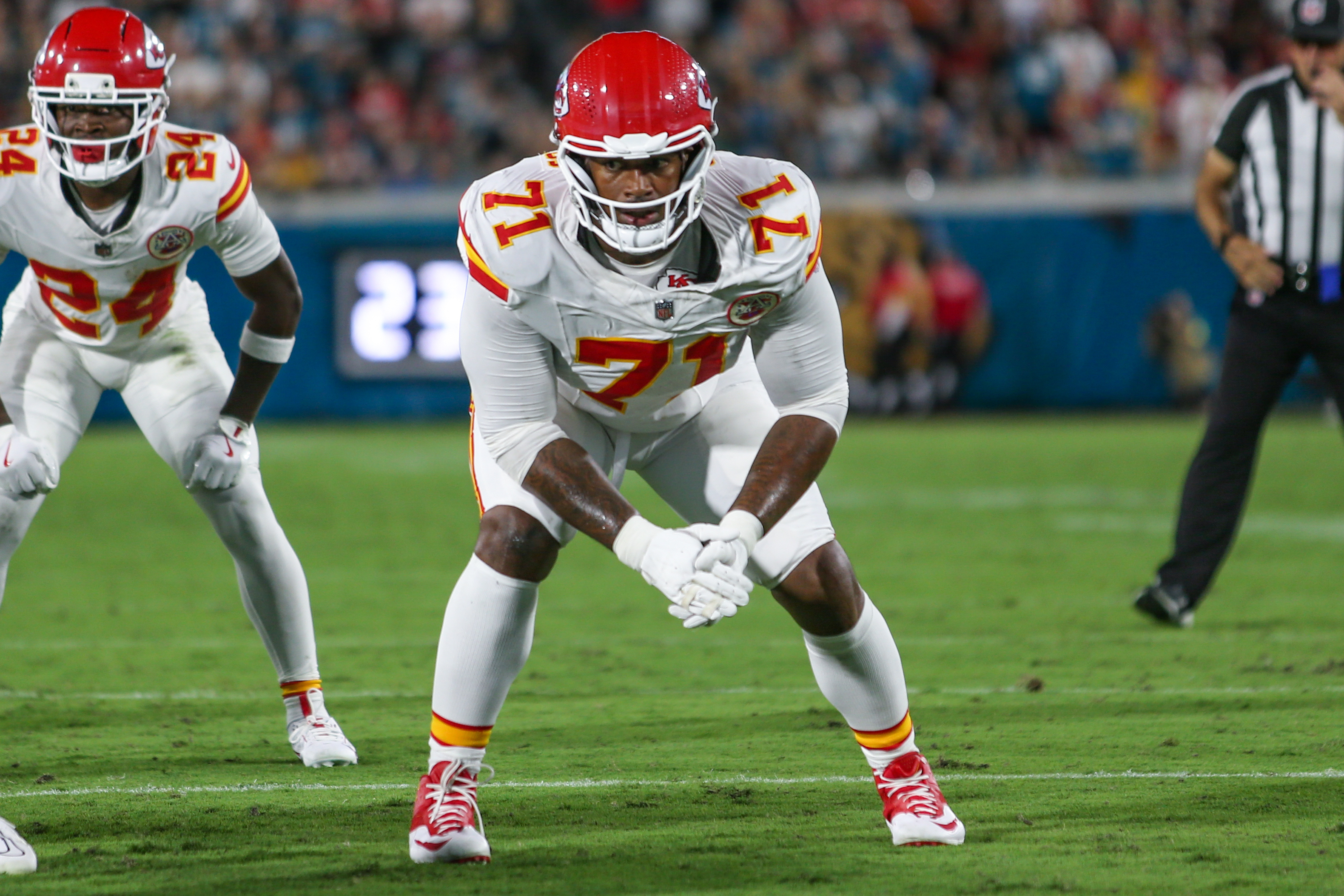 Chiefs LT Josh Simmons returns to team following absence