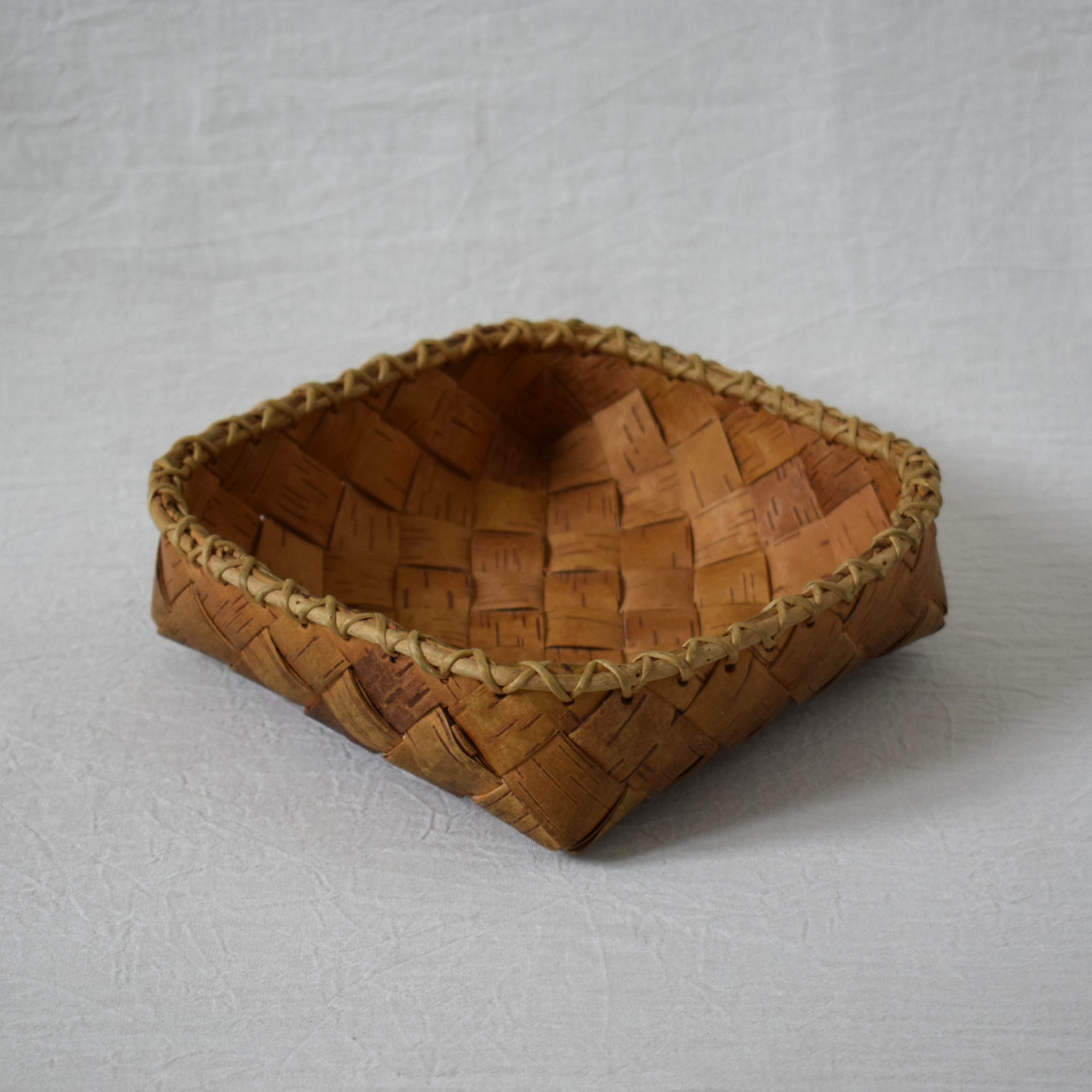 白樺のバスケット・根かがり / Näverslöjd・ネーベルスロイド