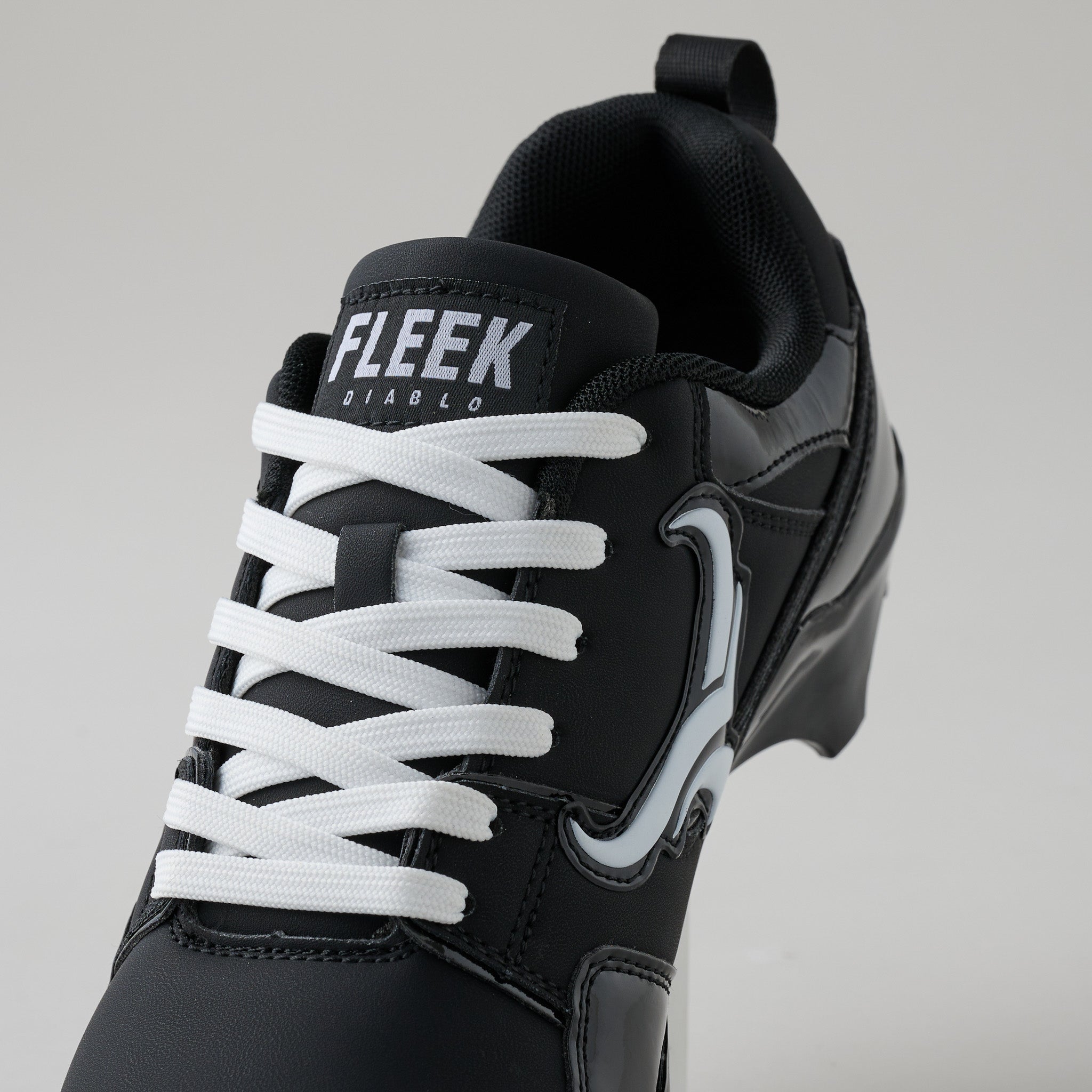 FLEEK DIABLO LOW FOOTBALL CLEATS ソリッドブラック