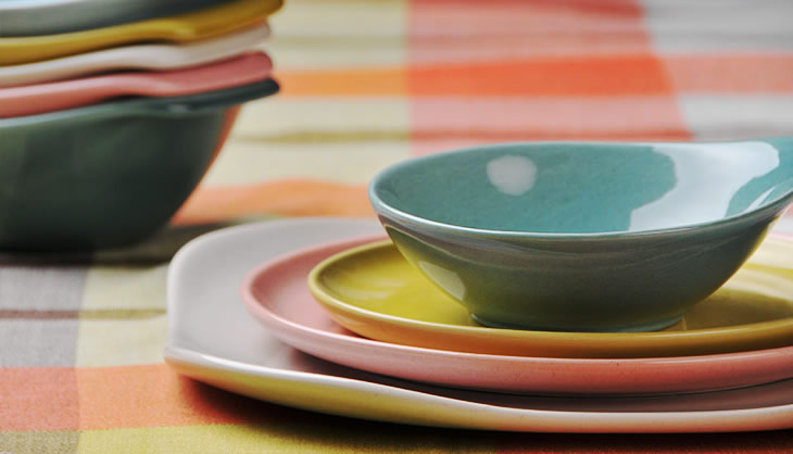 カラフル食器の先駆け バウアーポッタリー |