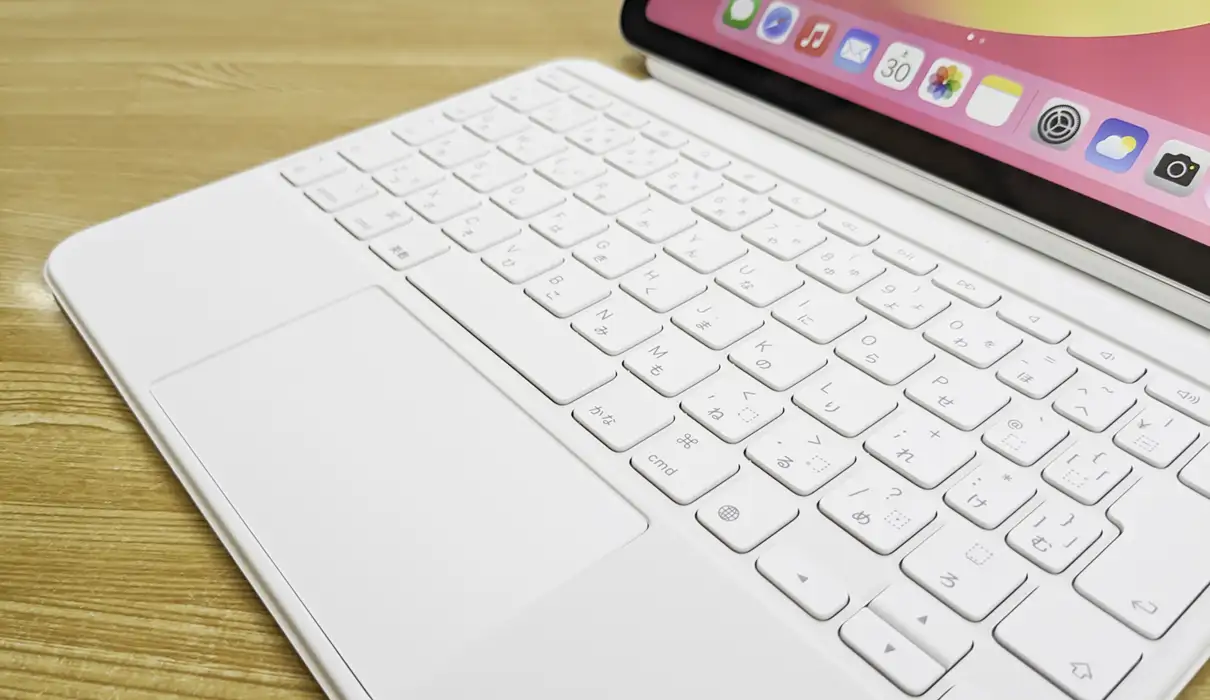 iPad第10世代用のMagic Keyboard Folioレビュー！Magic Keyboardとの
