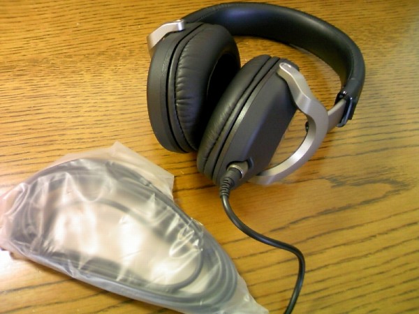 SONYのモニター用ヘッドホンのフラグシップモデル「MDR-Z1000