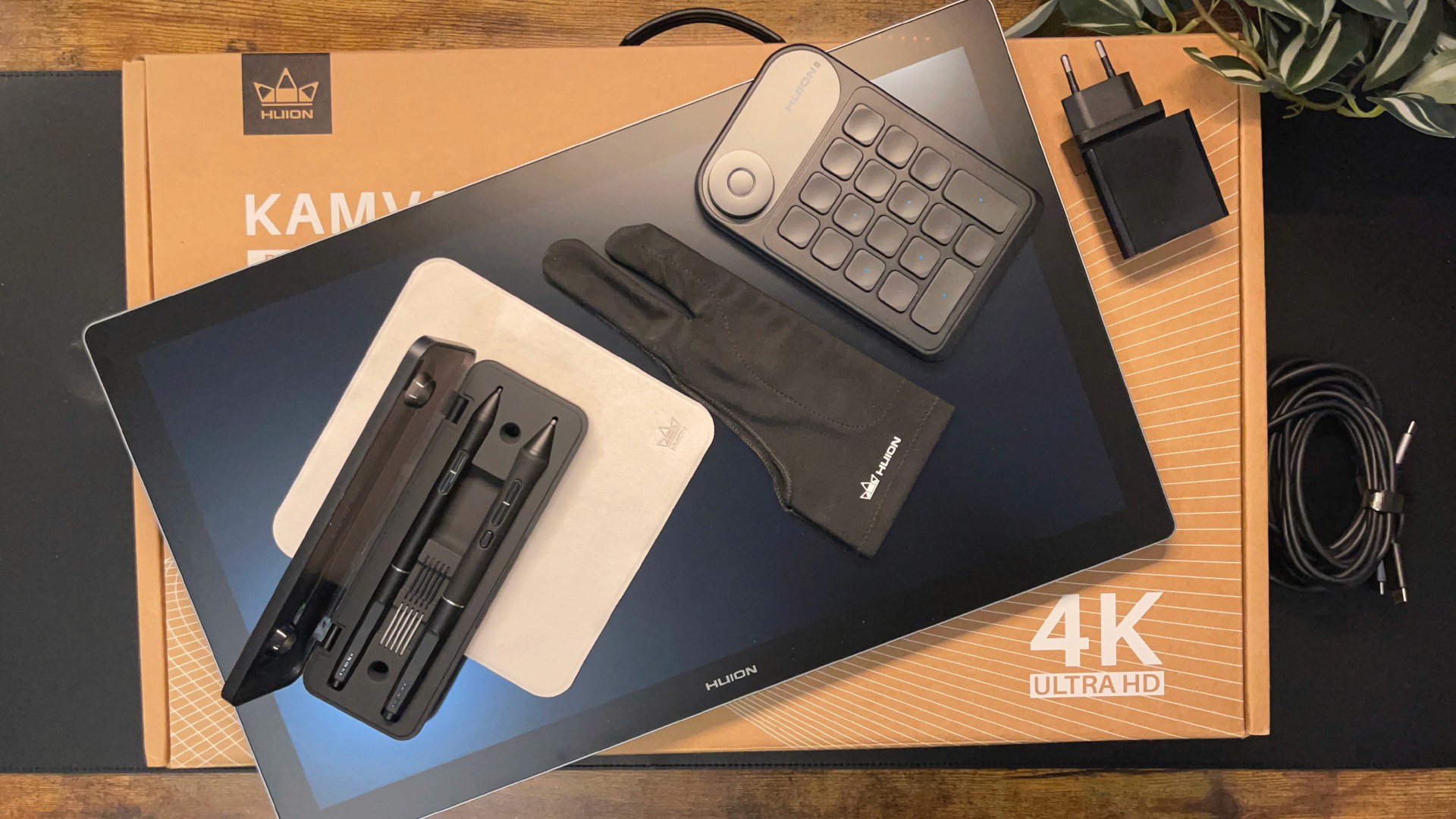 Huion Kamvas Pro 19 - Magmaのレビューとセットアップ | Magma