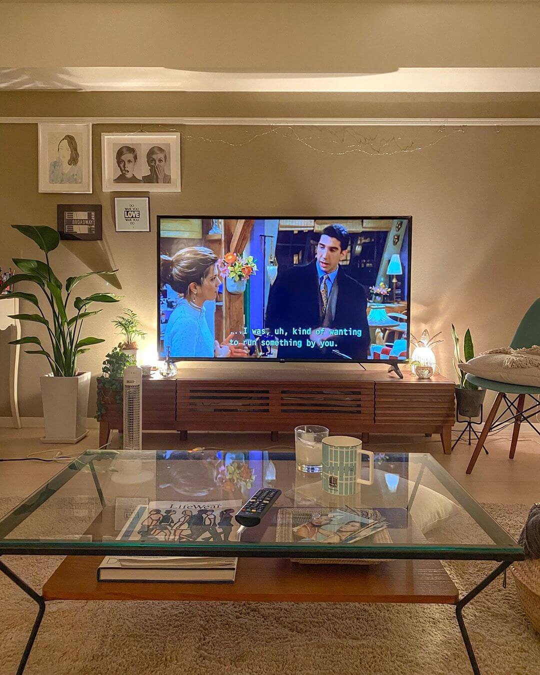 見せる収納で楽しむ、ガラステーブル | Francfranc（フランフラン