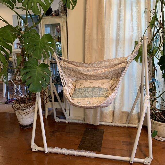 室内干しスタンドとしても使える。置く場所を選ばない自立式3WAY