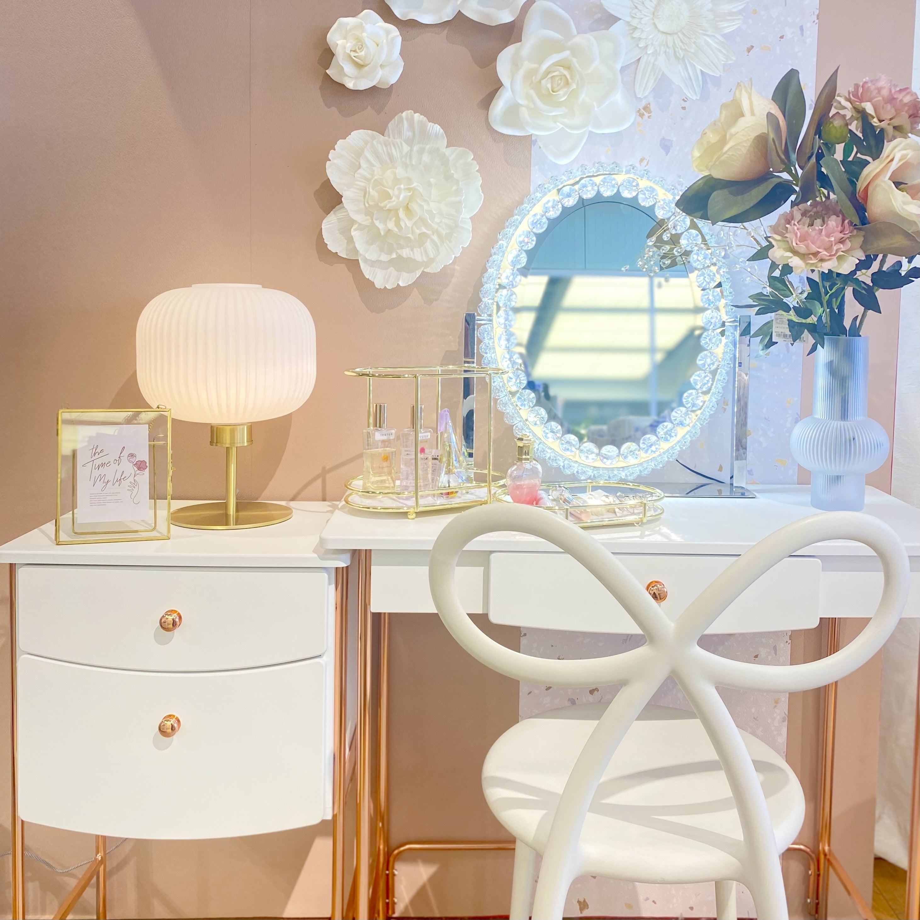 ピンクゴールドがかわいいドレッサーコーディネート | Francfranc