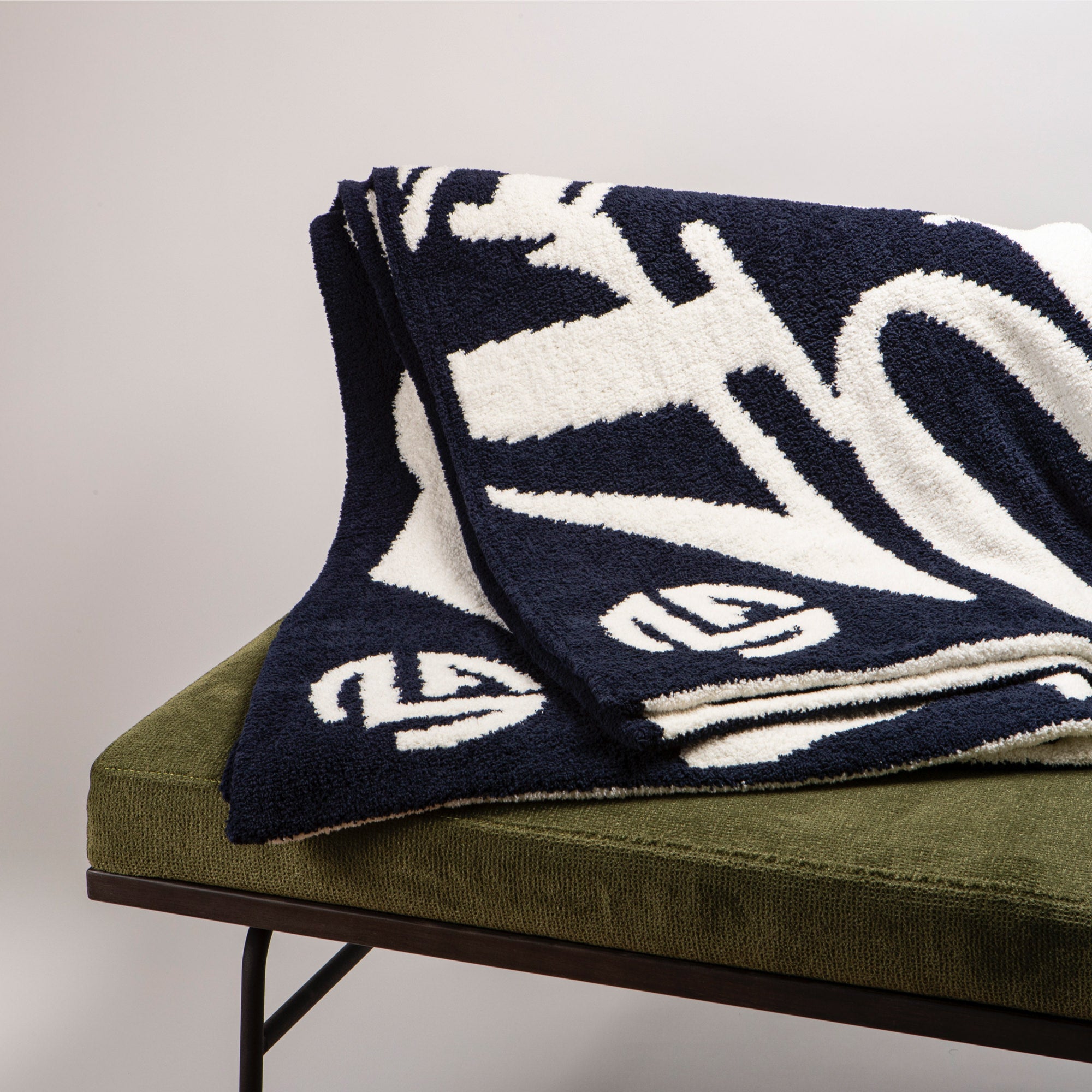 fme-product-BLANKET-Navy-5.jpg