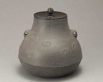 面取風炉（めんとりふろ）1尺 黒光色 四代目友賢作 | 茶道具通販専門