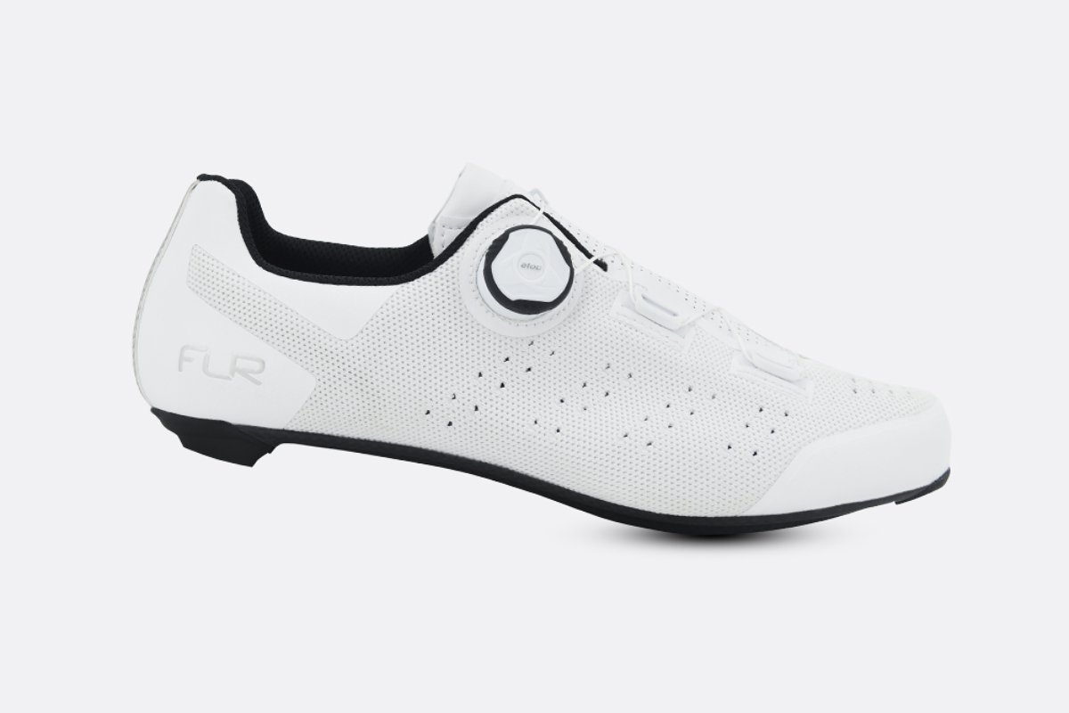 新型サイクリングシューズ「FNT-5」を発表 カーボン×ニットで高性能と