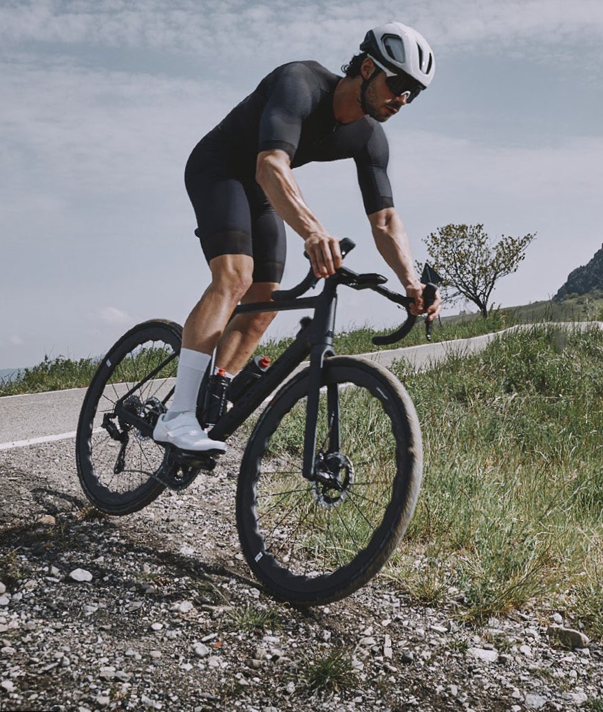 2-ウェイブリム採用のエンデュランスとオールロードNEWホイール「SHARQ