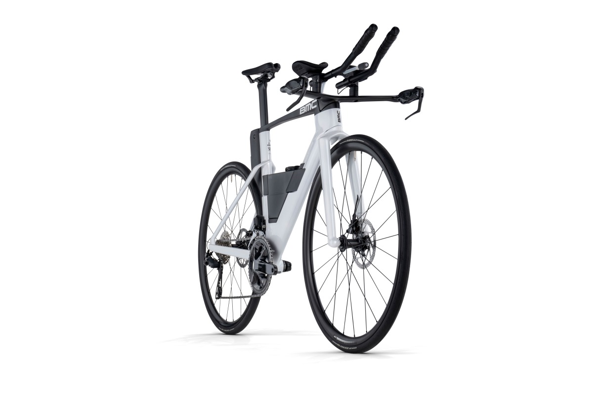 105 Di2搭載！新型トライアスロンバイク「Speedmachine 01 FOUR」を