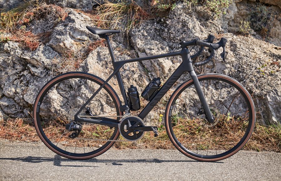 エントリークラスの新型ロードバイク「エンデュレース CF」「エンデュ