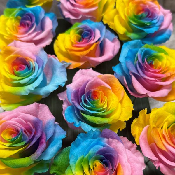 柔らかな虹色の輝き】レインボーローズをプリザーブド加工で保存した2