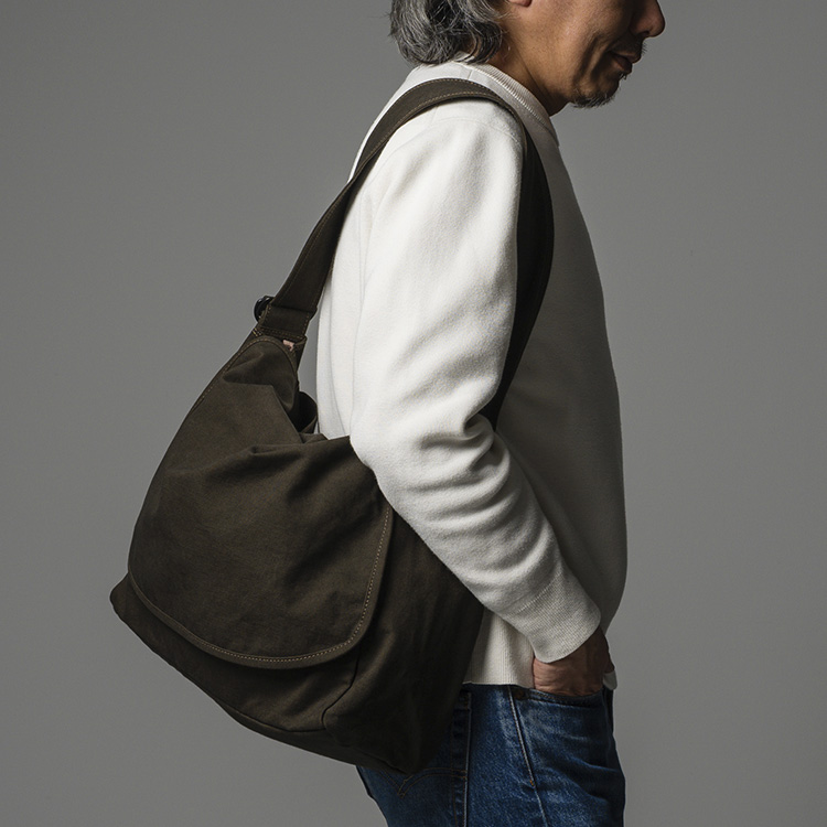 BAGGY PORT】黒さび染め帆布 被せビッグショルダー | 藤巻百貨店