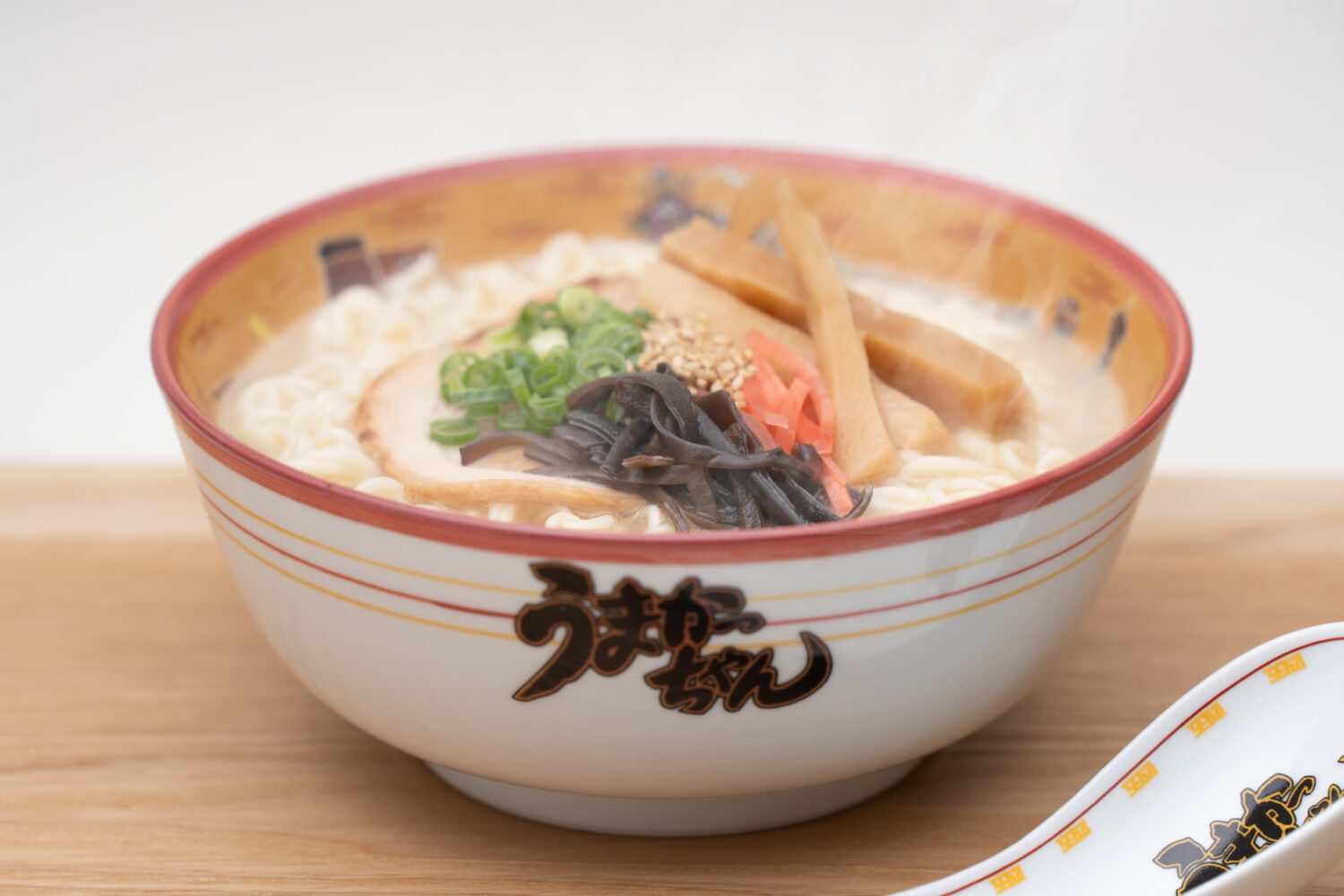 九州売上No.1即席袋麺！誕生45周年 『うまかっちゃん特製どんぶり