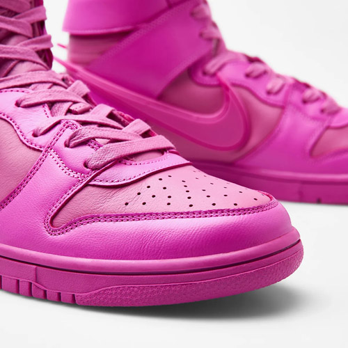 ド派手なピンクを纏った アンブッシュ x ダンク ハイ 