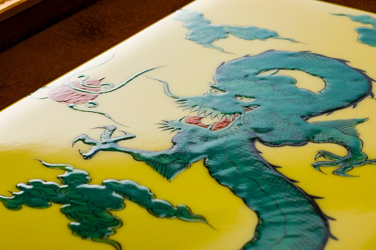 竜錦手黄地 P陶額 | 有田焼 深川製磁｜公式オンラインストア