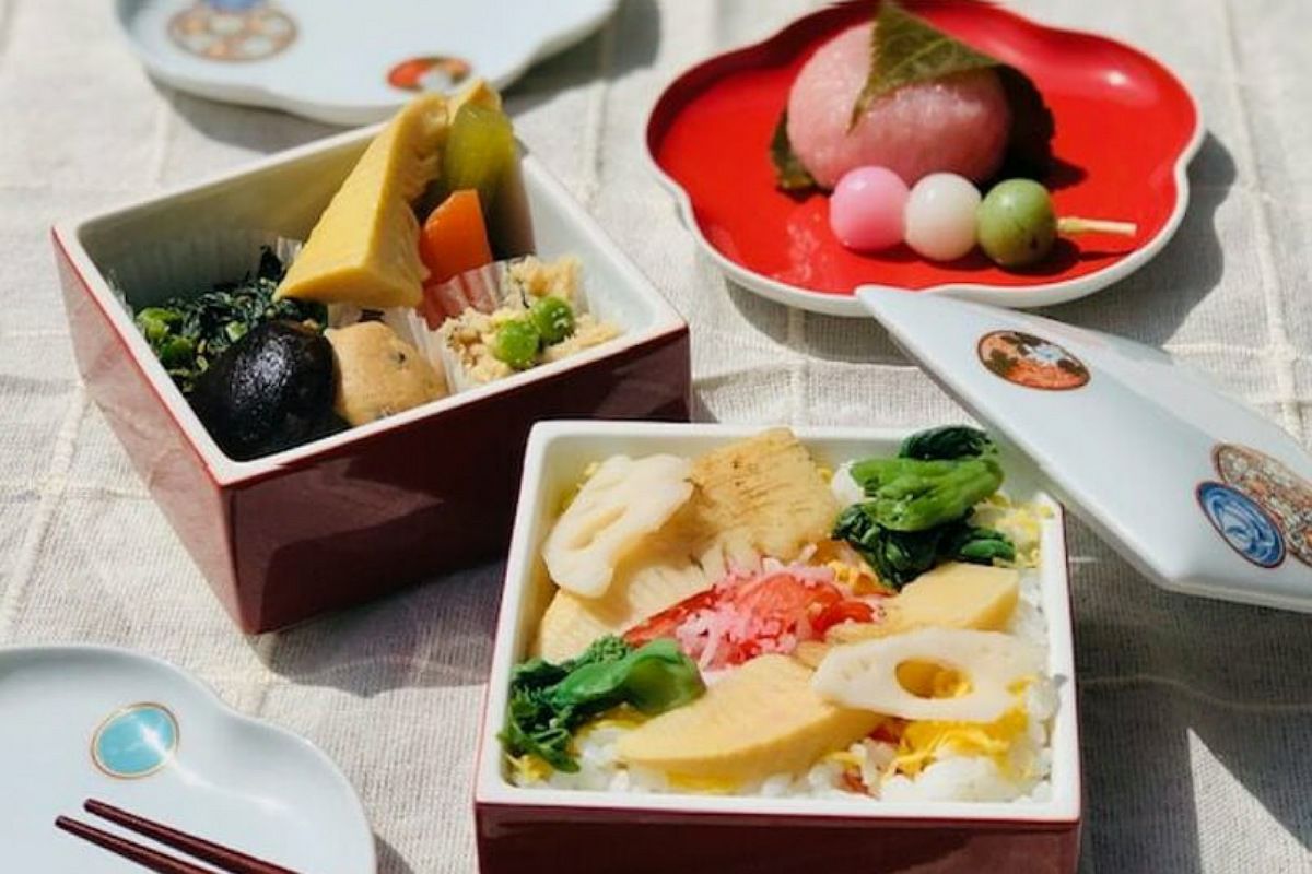 寿赤絵 角小二段重 | 有田焼 深川製磁｜公式オンラインストア