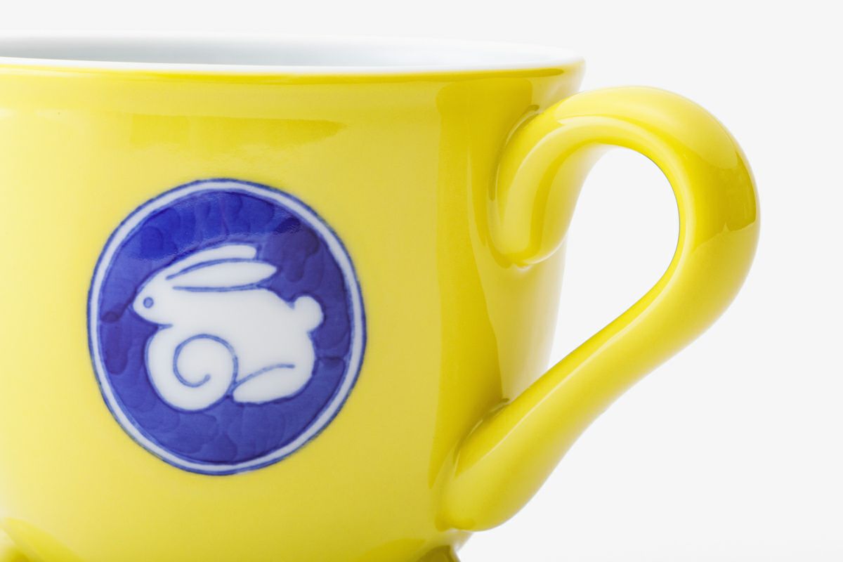 黄地兎(うさぎ) 三ツ足マグカップ | 有田焼 深川製磁｜公式オンライン