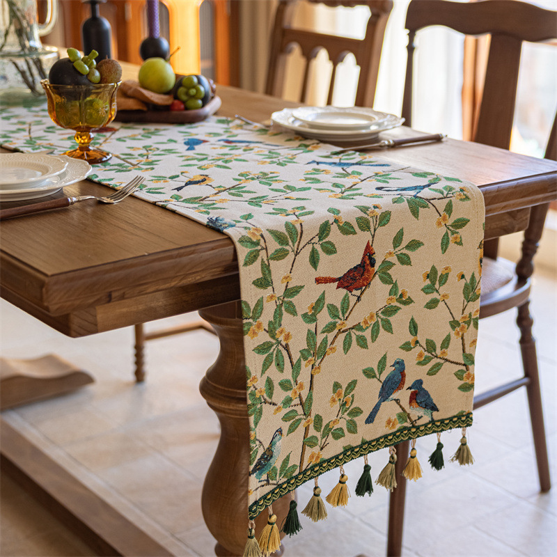 テーブルクロス 小鳥と木の実柄タッセル付きセンタークロス センター