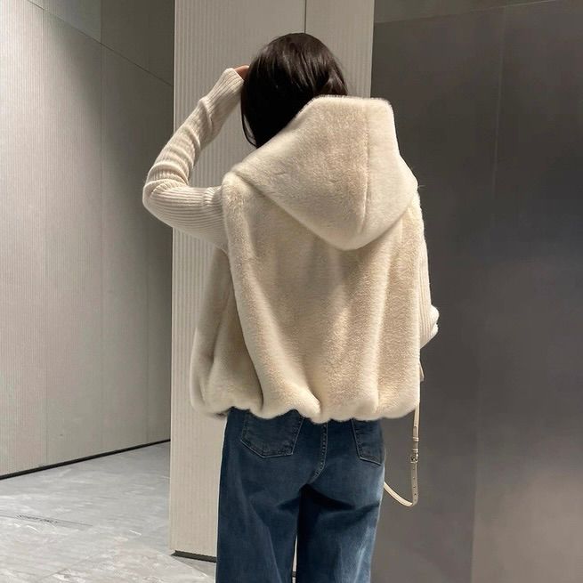 フリーサイズ】立体フード付きふわもこファーベスト（ホワイト