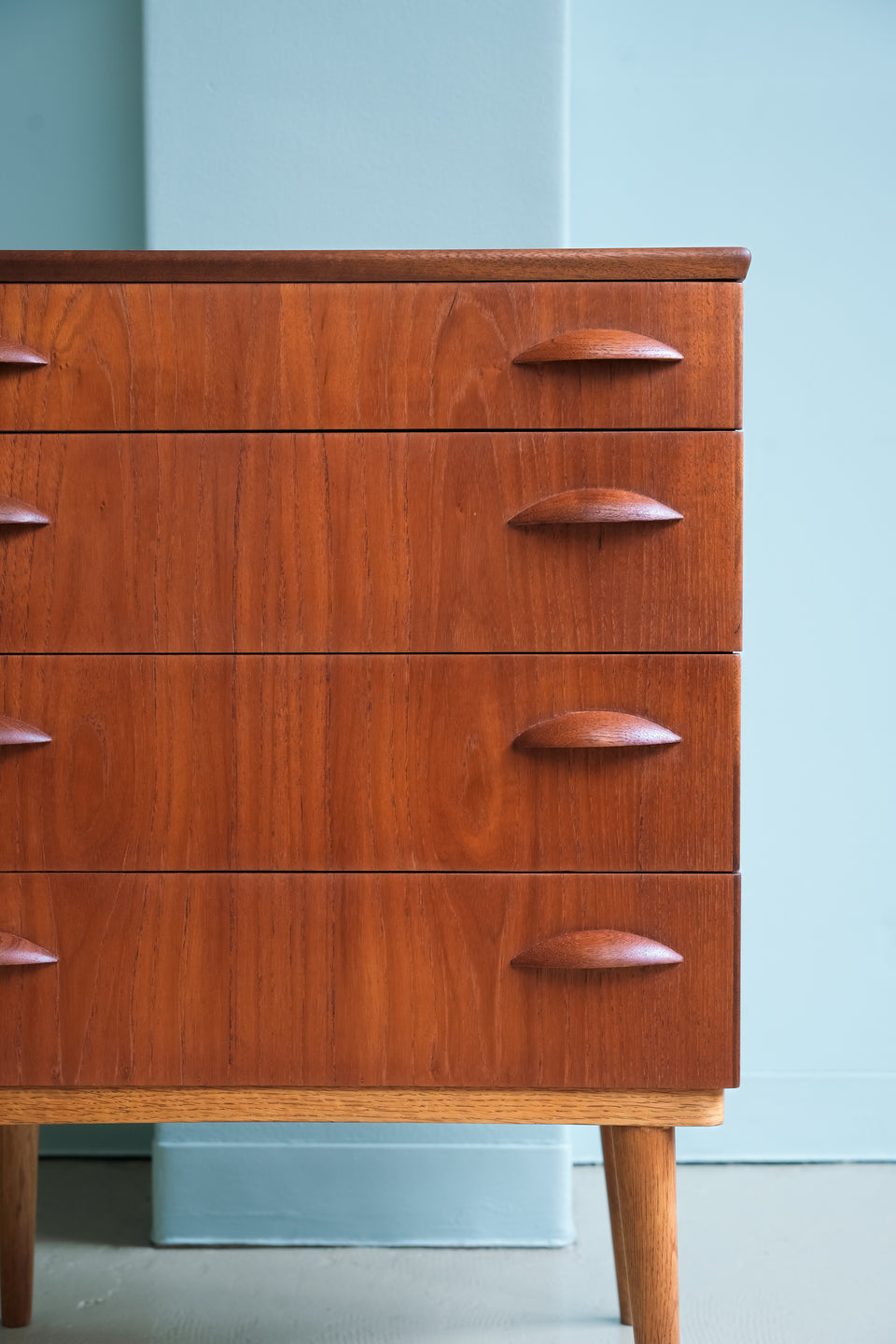 デンマークヴィンテージ 4段 スモールチェスト チーク材 北欧家具