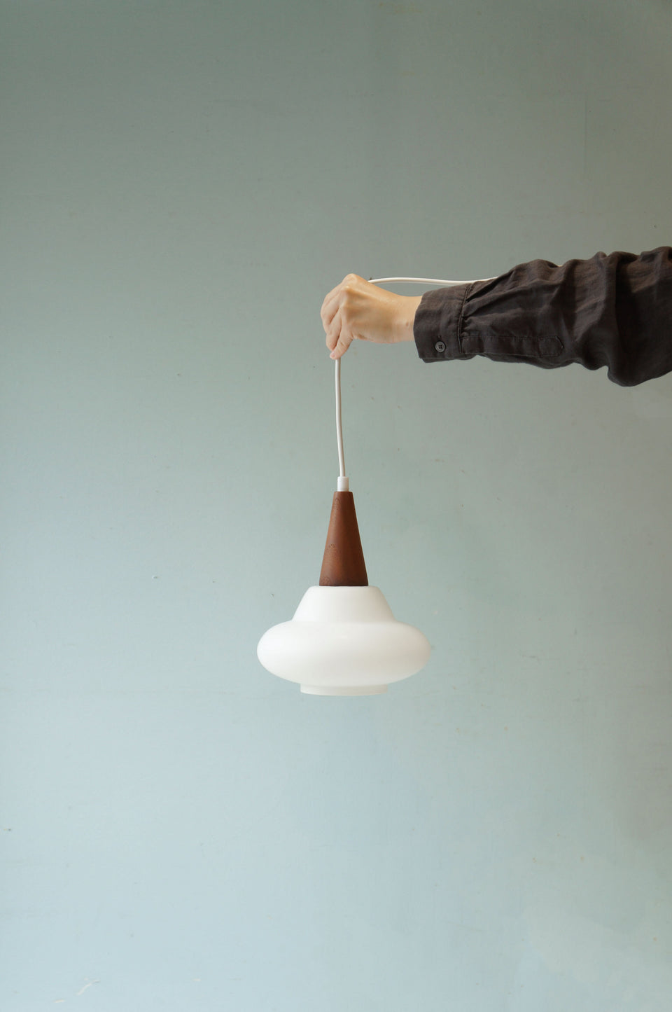 デンマークヴィンテージ ペンダントライト フロストガラス チーク材