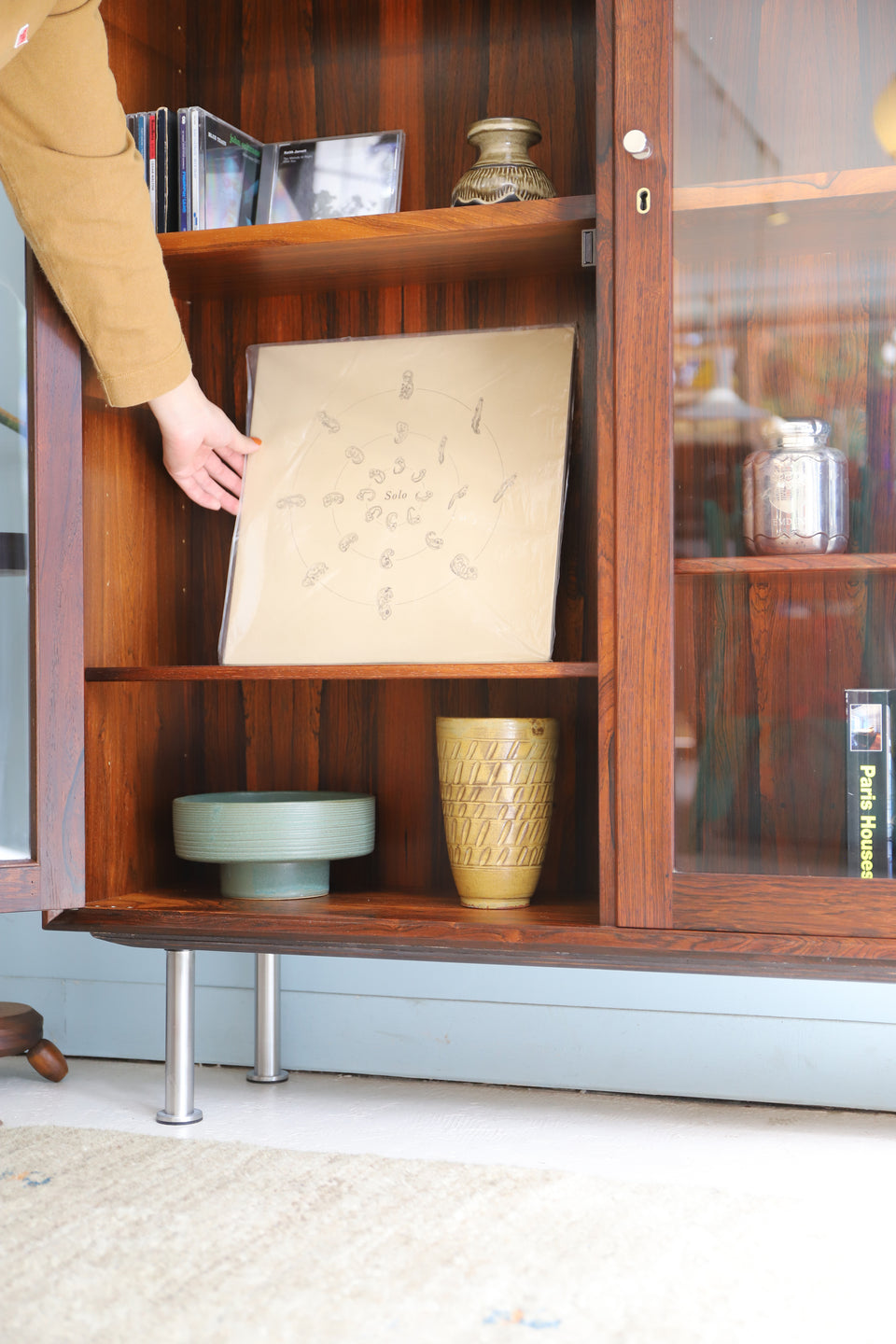 北欧ヴィンテージ ガラスキャビネット ローズウッド ディスプレイ 収納