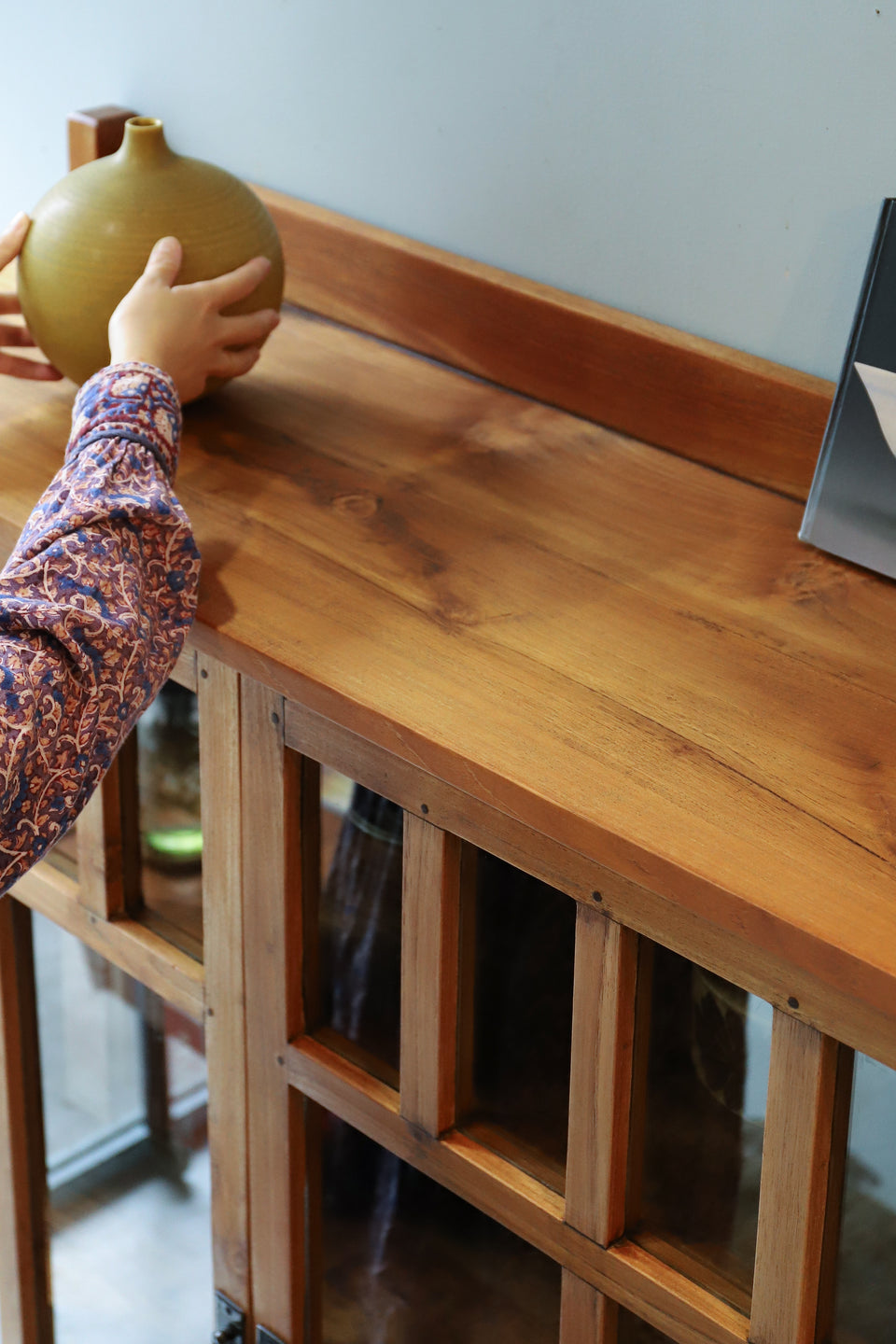 オールドチーク ガラスキャビネット/Old Teakwood Glass Cabinet