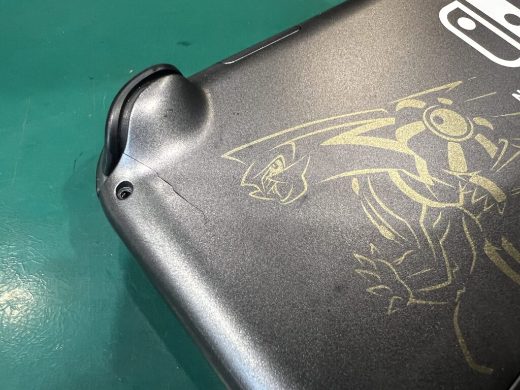 SwitchLite（スイッチライト）Rボタン修理！約90分で押しっぱなし症状