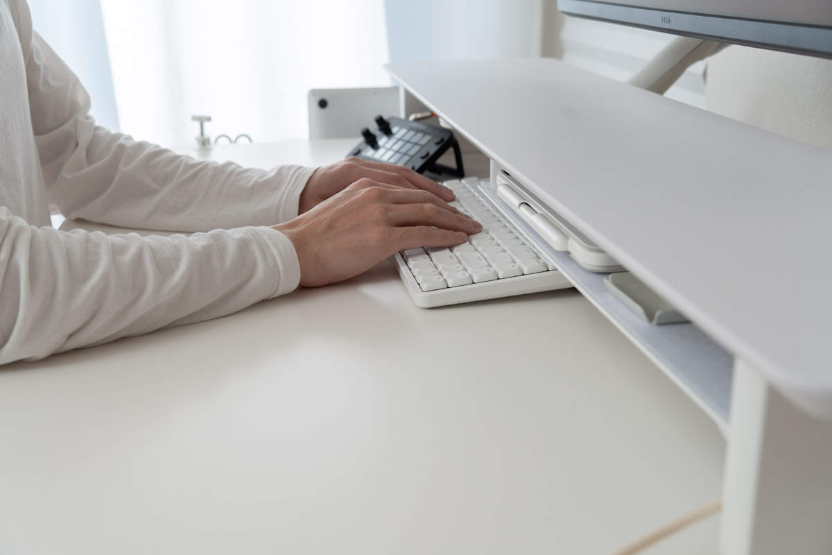 amesoba デスクシェルフ MASSIROは白デスクに合わないわけがない