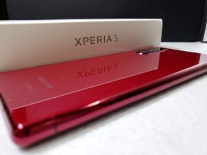 SONY Xperia 5の実機レビュー｜ 美しいレッドカラー・縦長筐体は抜群に