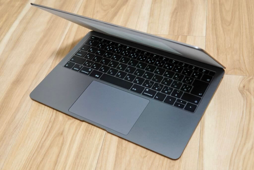13インチMacBook Air (2019)はバッテリー持ち抜群で外出用にピッタリの