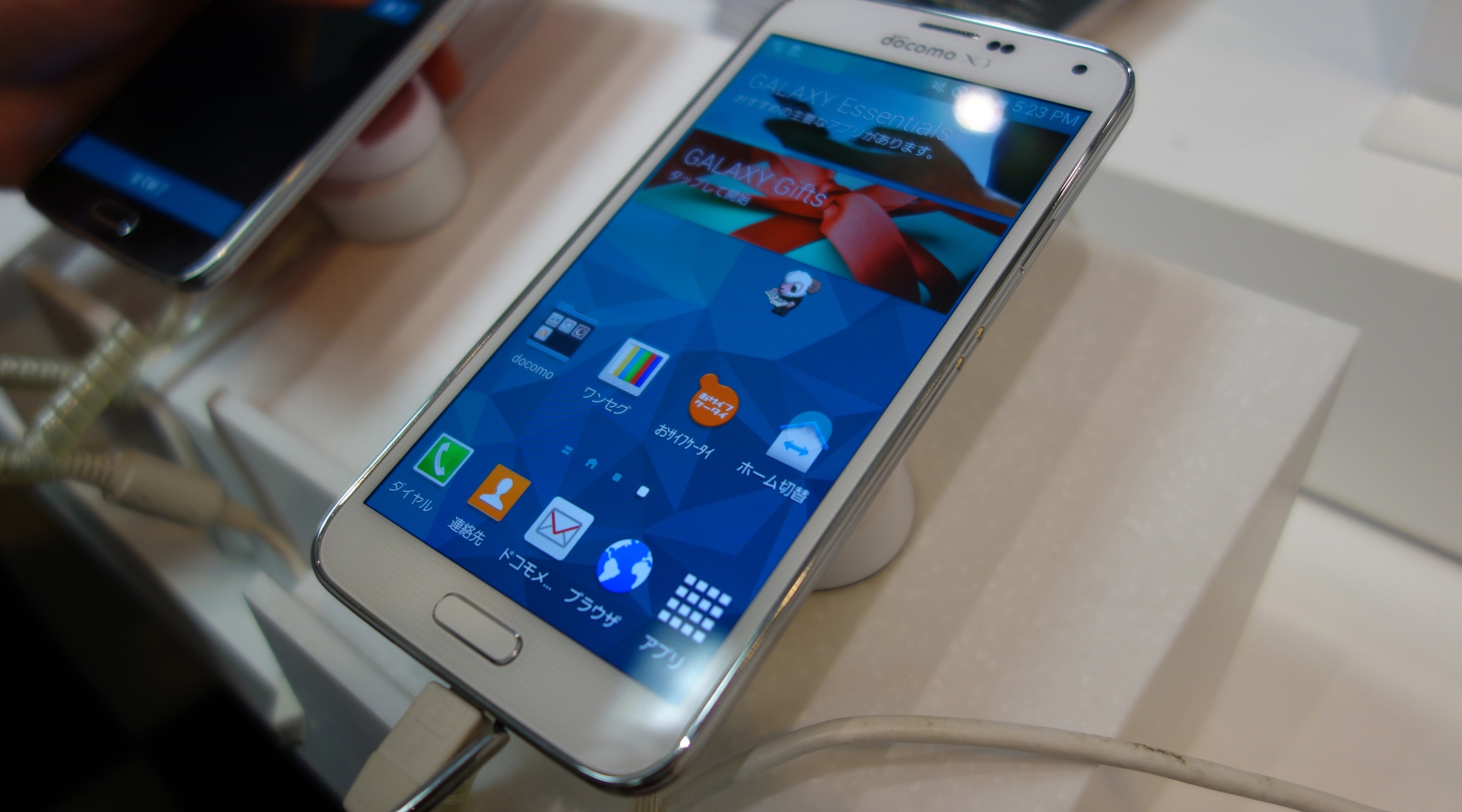 GALAXY S5 SC-04F実機フォトレポート | ガジェットショット