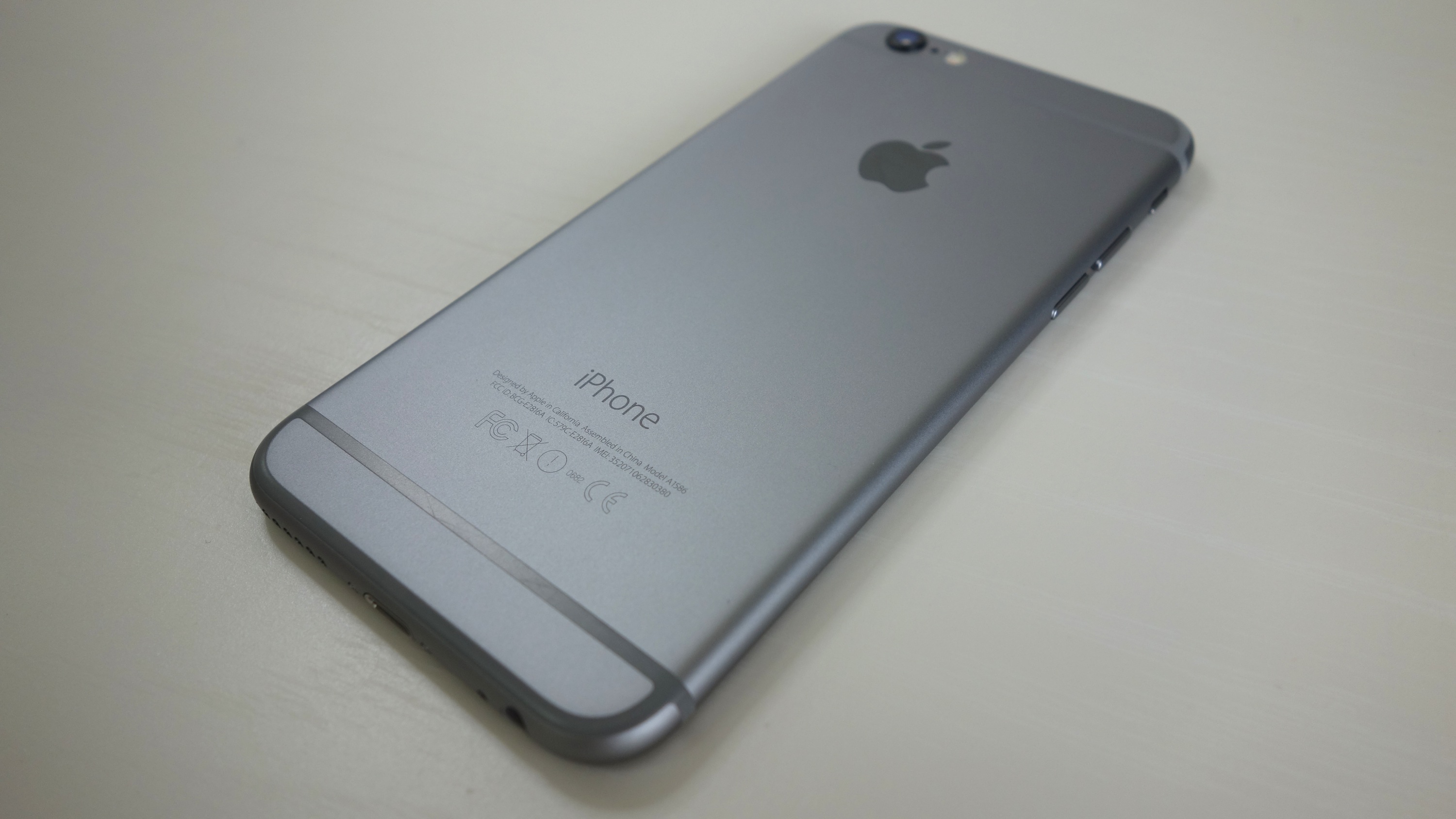 継ぎ目の無い一体感が魅力。iPhone 6「スペースグレイ」フォトレビュー