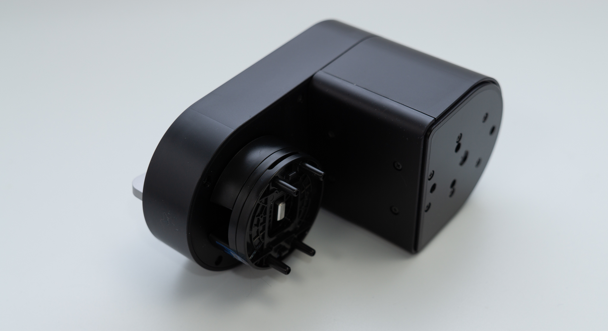 Qrio Lockレビュー。手ぶら解錠、オートロックなど全ての動きが旧製品