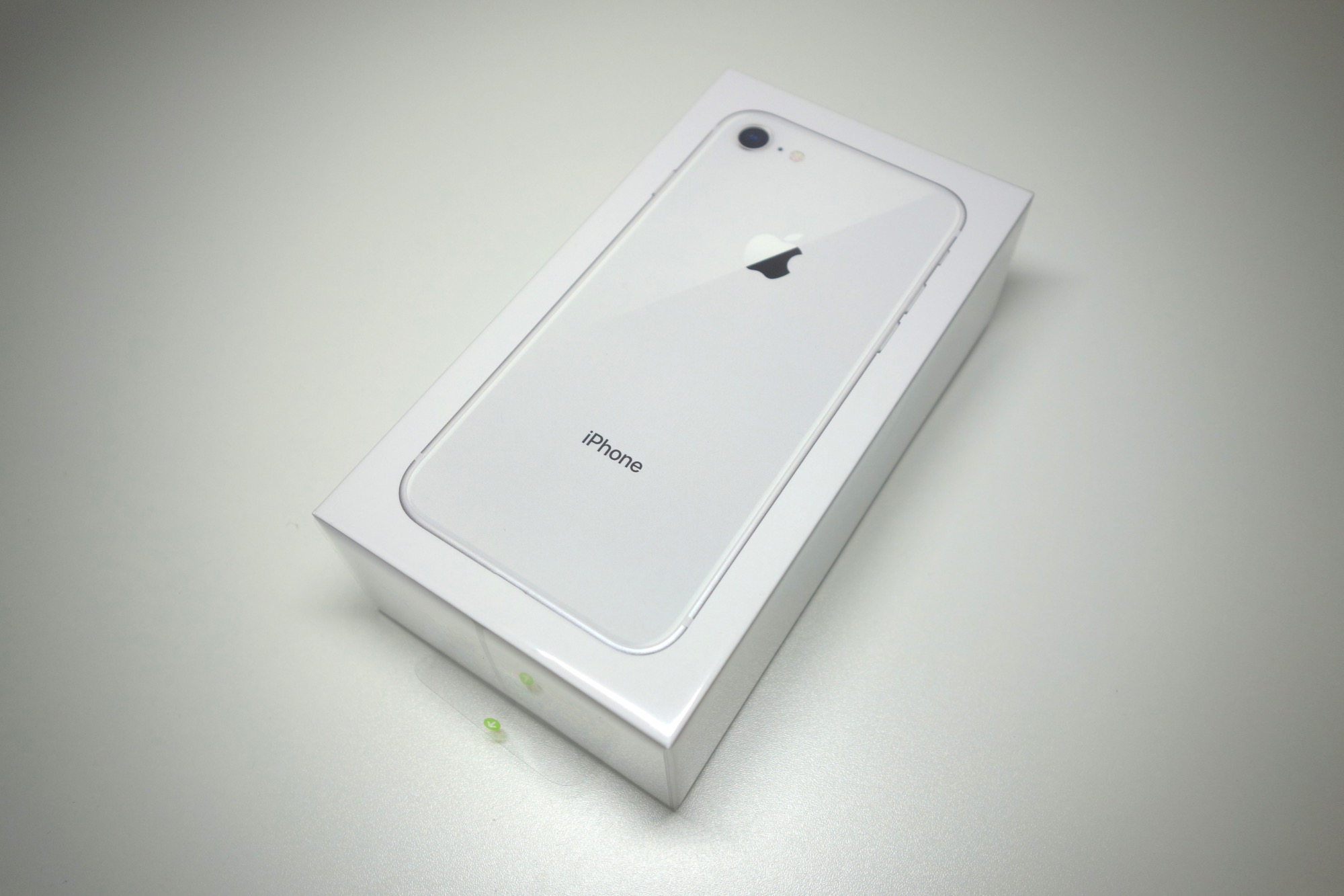 iPhone 8のデザインを「シルバー」の実機でレビュー。歴代4.7インチ