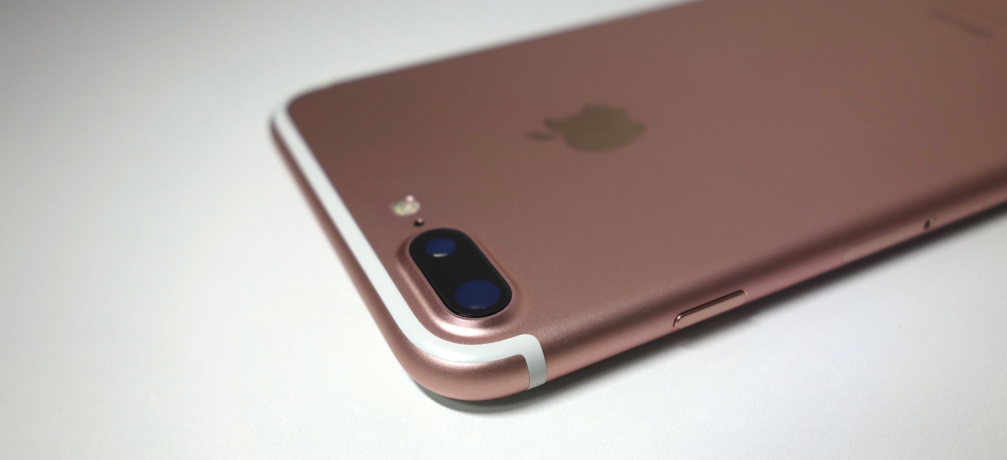 iPhone 8のデザインを「シルバー」の実機でレビュー。歴代4.7インチ