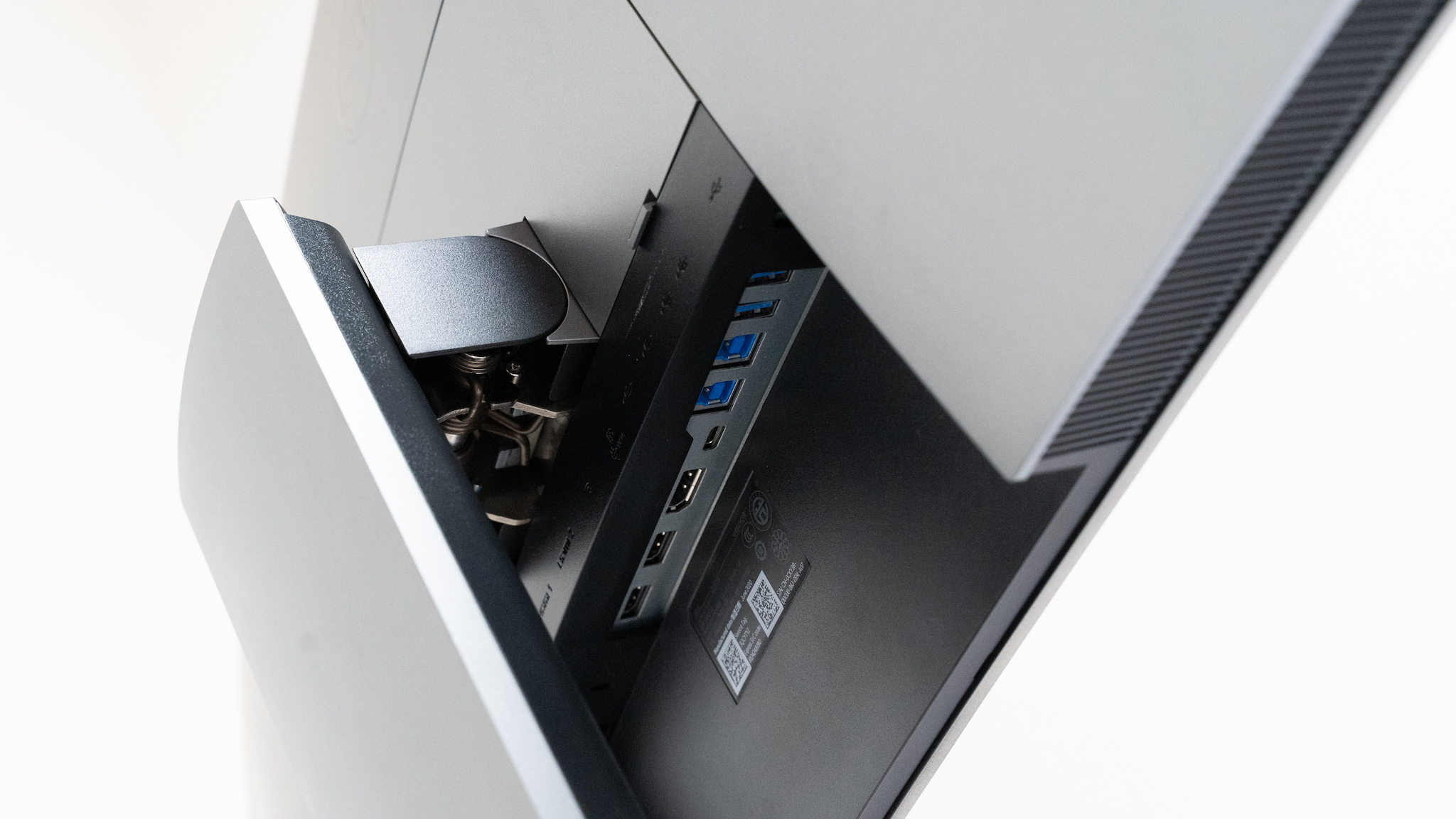 原神」の無限に広がる景色が圧巻。49インチ・5K・湾曲のウルトラワイド