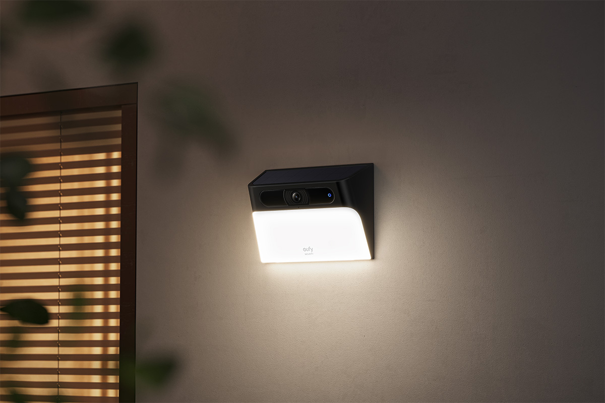 Anker、ブランド初のセンサーライト⼀体型セキュリティカメラ「Eufy