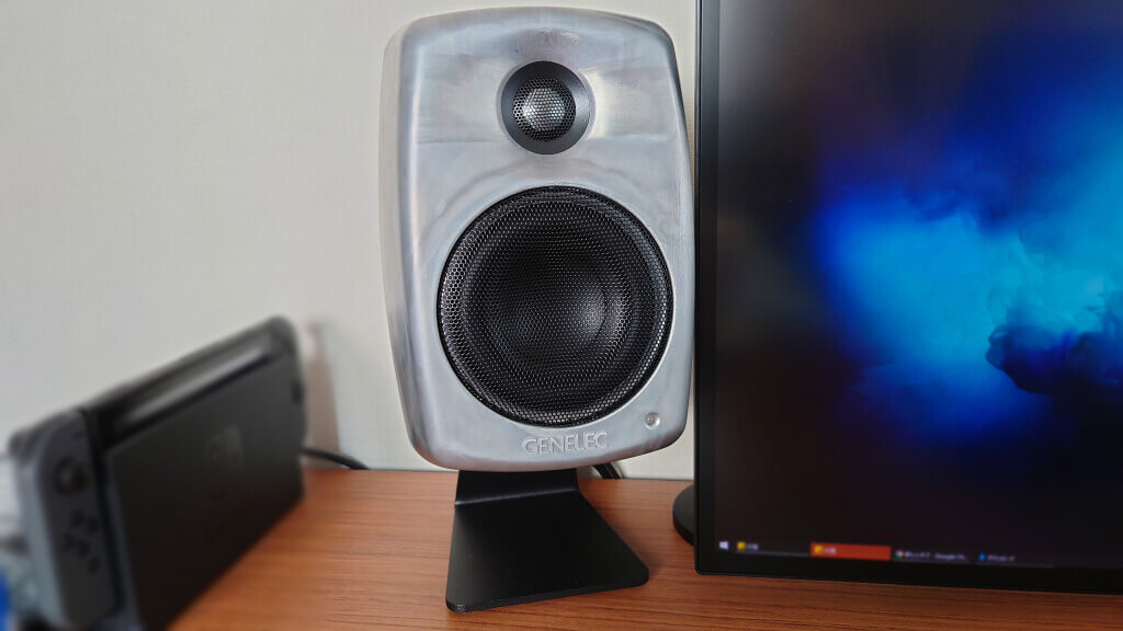 Genelecのスピーカースタンド「K&M 8010-320B / 23271B」を取り付ける