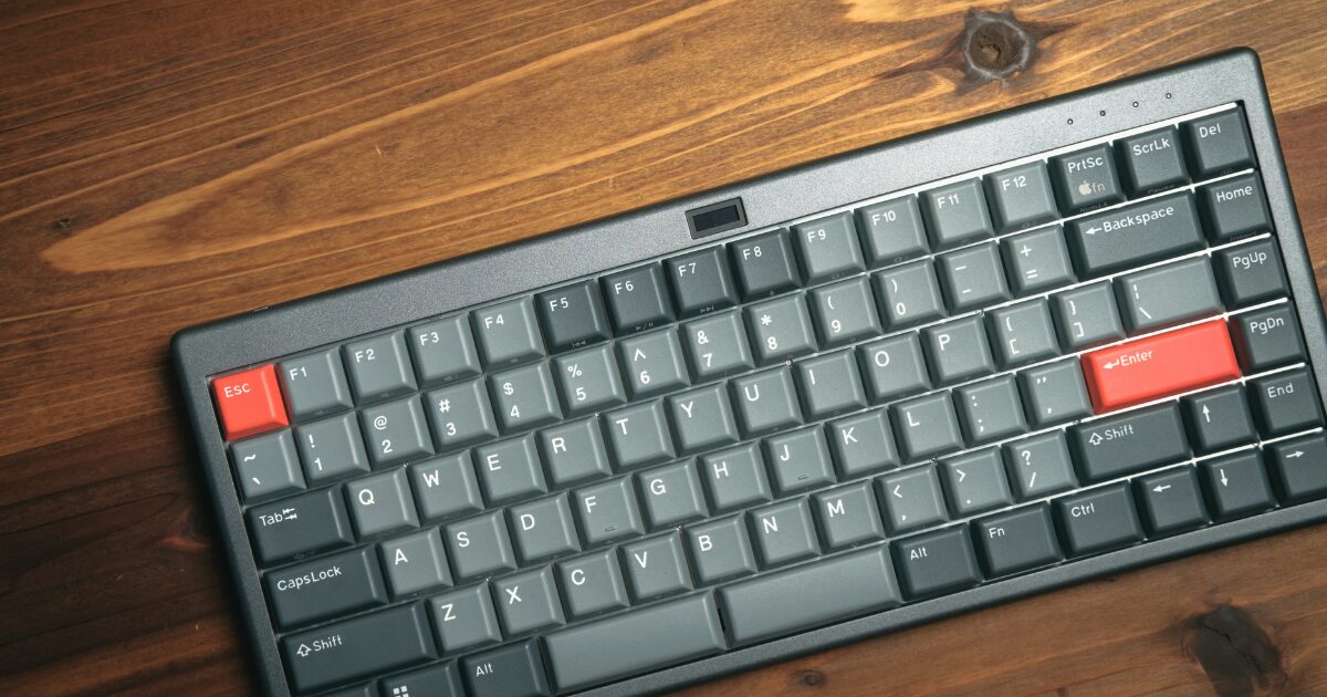 NiZ L84を使った感想。独特すぎる打鍵感の静電容量無接点方式ロー