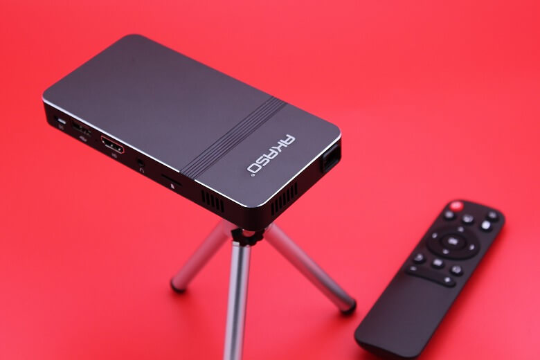 AKASO ミニビデオプロジェクター レビュー】HDMIやWi-Fi接続など各種