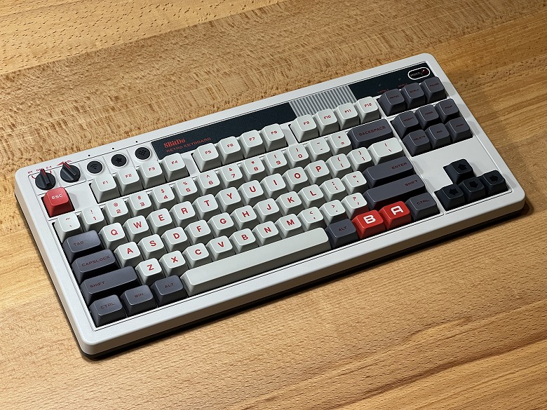 8BitDo Retro Mechanical Keyboard レビュー】レトロとハイテクの融合