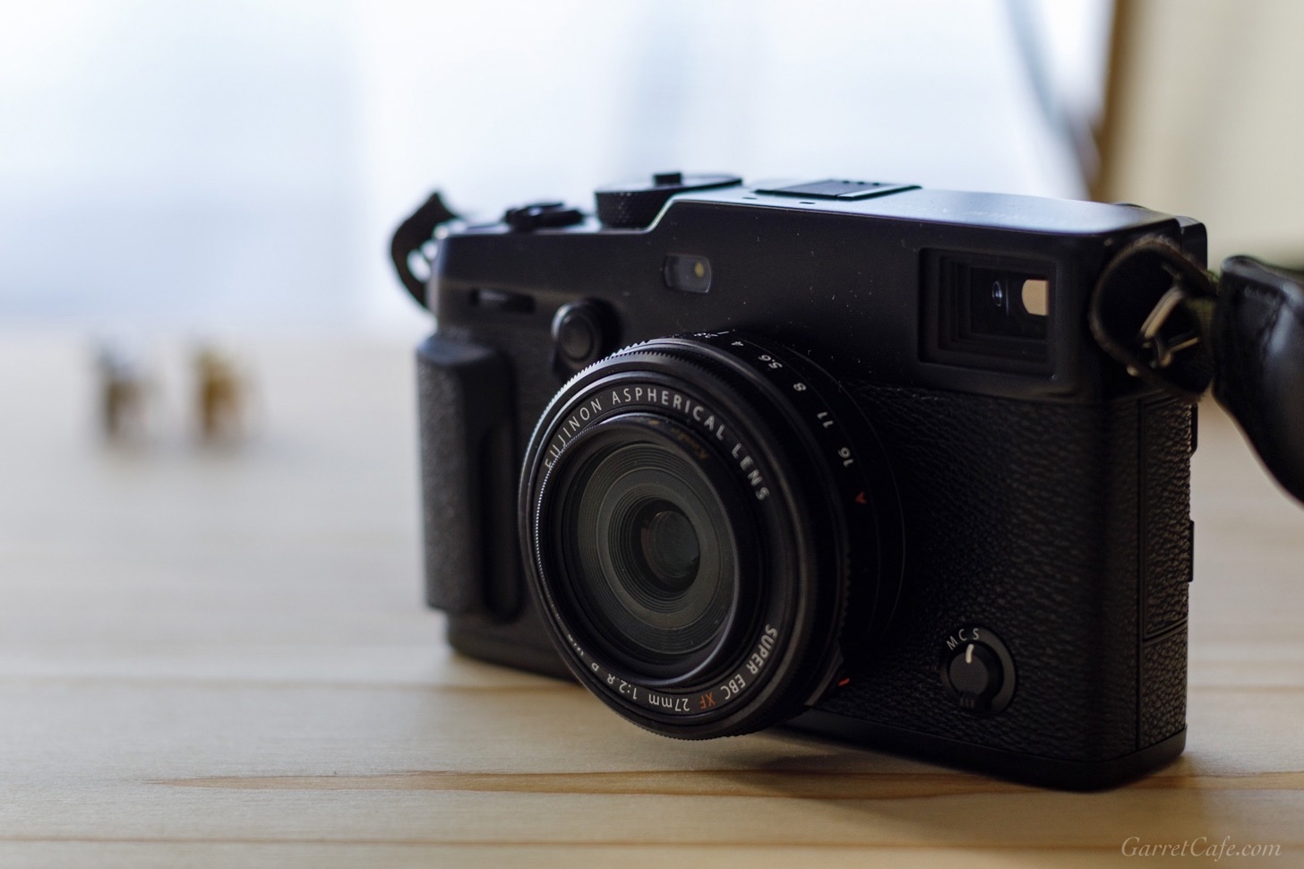 FUJIFILM最小最軽量の単焦点レンズ「XF27mmF2.8 R WR」をX-Pro3につけ